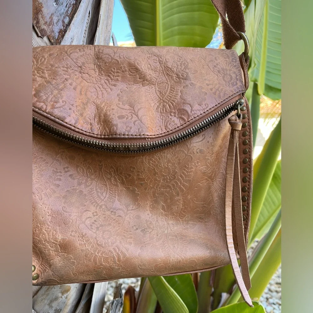 The Sak Leather Studded Tassel Purse Shoulder Bag Bohemian Boho Distressed Cute - Picture 12 of 13